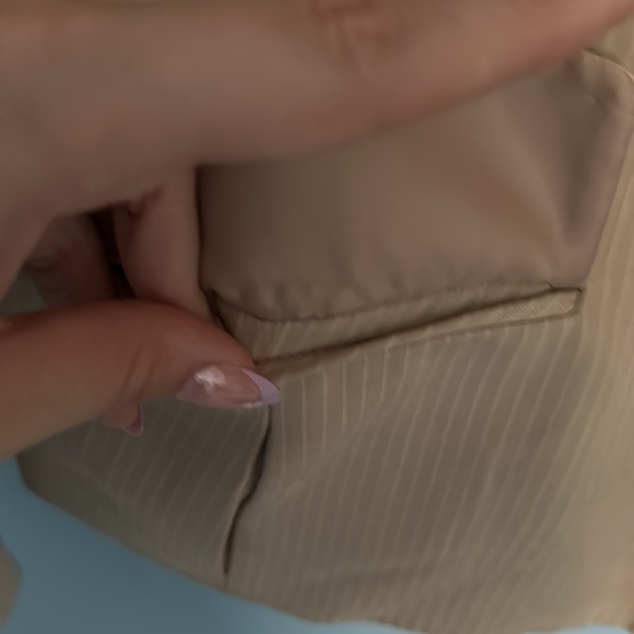 Tan Jones New York blazer with faux pockets and button closure Size: 14 - Picture 6 of 9